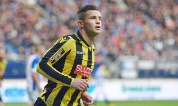 在足球的绿 在足球的绿