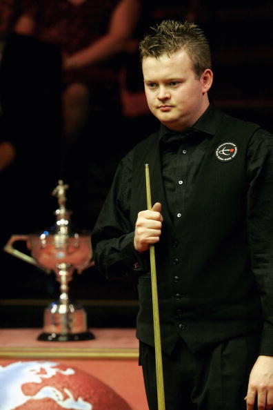 持着以巨额 持着以巨额